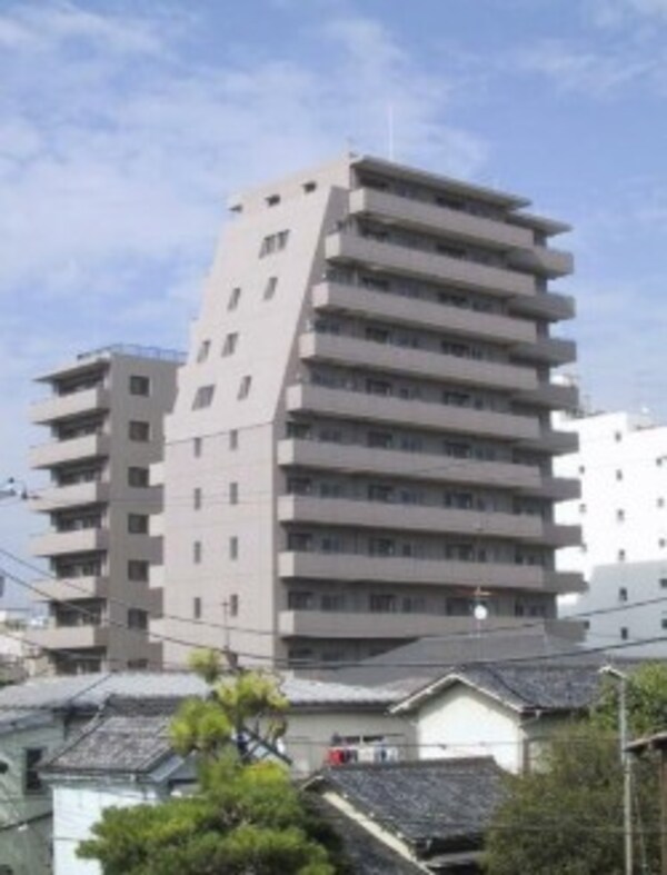 外観(鉄筋コンクリート造のがっちりとした建物。)