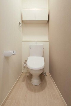 物件内観写真5　(温水洗浄便座。)