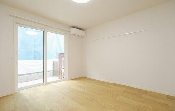 物件内観写真8　(きれいなフローリング。)