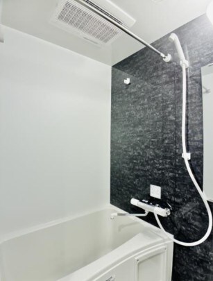 物件内観写真5　(浴室乾燥機付きバス。)