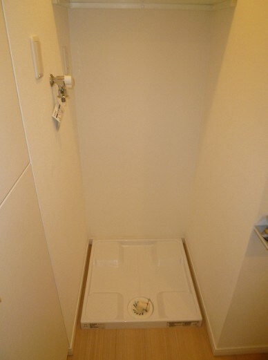 物件内観写真12　(室内洗濯機置場。)