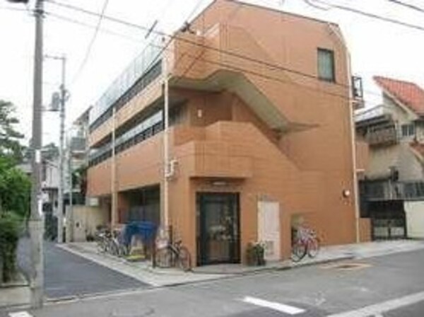 外観(鉄筋コンクリート造のがっしり建物。)