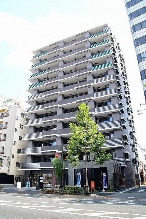 物件外観写真1　(鉄筋コンクリート造のがっちりとした造り。)