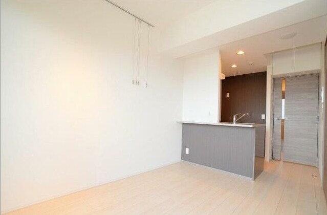 物件内観写真3　(7.3帖のきれいなDK。)