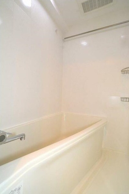 物件内観写真5　(浴室乾燥機つきバス。)