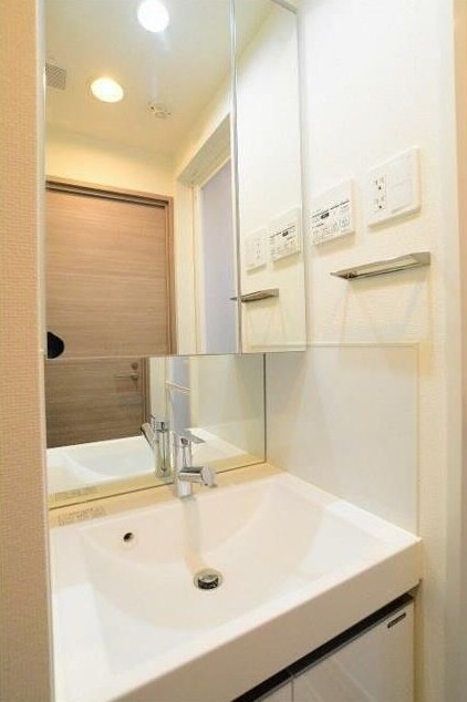 物件内観写真7　(嬉しい独立洗面台付き。)