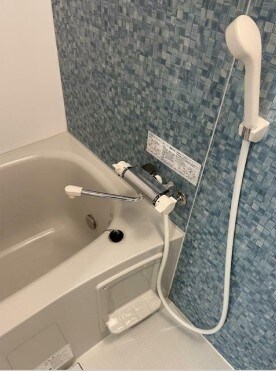 物件内観写真4　(追い焚き機能、浴室乾燥機付きバス。)