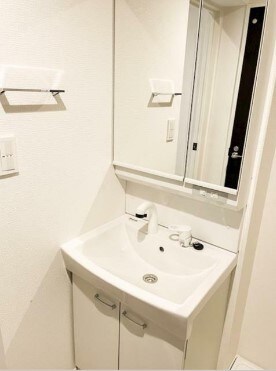 物件内観写真6　(嬉しい独立洗面台付き。)