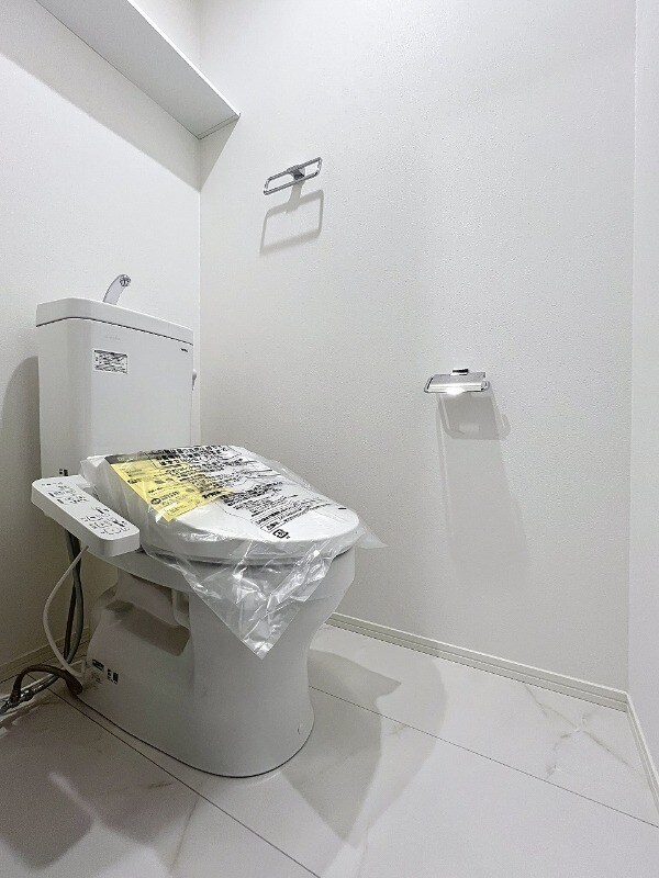 物件内観写真6　(温水洗浄便座。)