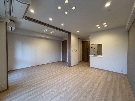 物件内観写真2　(12.7帖のきれいなLDK。)