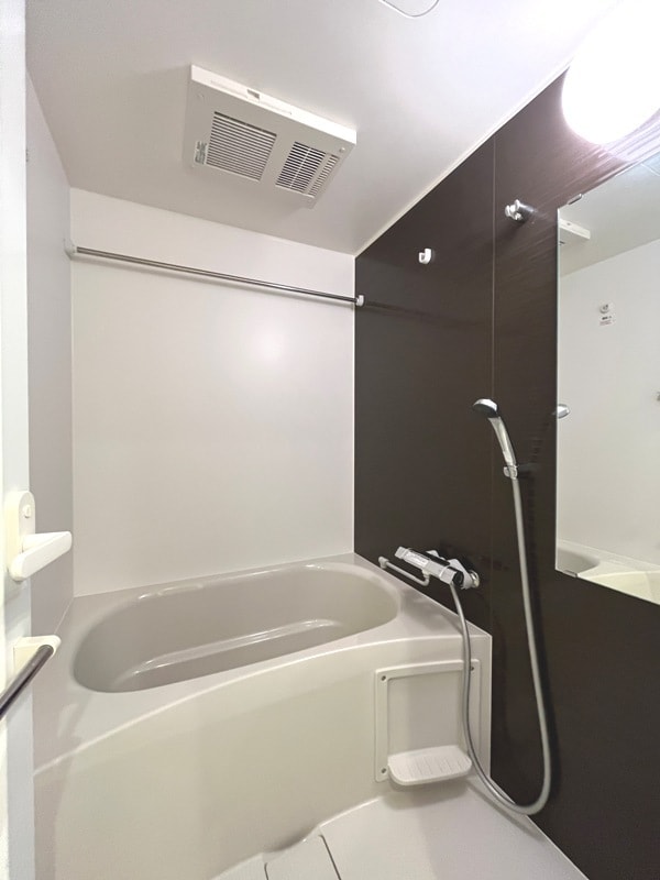 浴室(浴室乾燥機付きバス。)