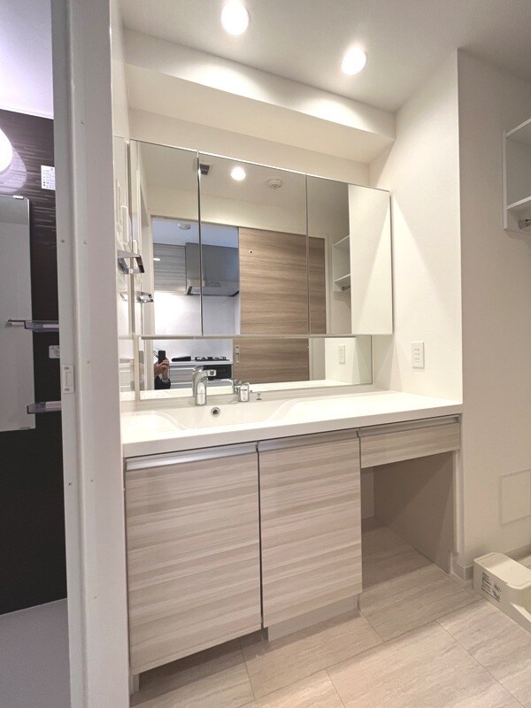 物件内観写真7　(嬉しい独立洗面台付き。)