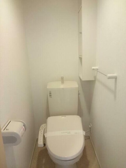 物件内観写真6　(温水洗浄便座。)