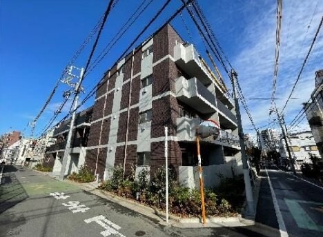 物件外観写真1　(鉄筋コンクリート造のがっちりとした建物。)