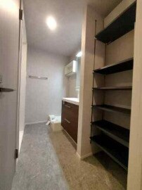 物件内観写真6　(嬉しい独立洗面台付き。)