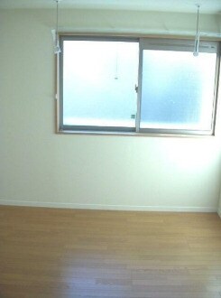 物件内観写真2　(明るい洋室！)