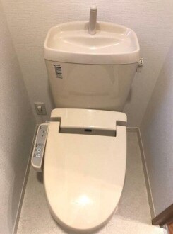 物件内観写真5　(温水洗浄便座。)