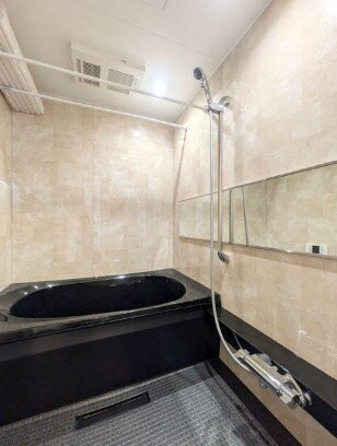 物件内観写真6　(追い焚き機能、浴室乾燥機付きバス。)