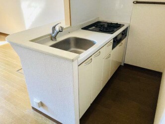 物件内観写真3　(システムキッチン。)