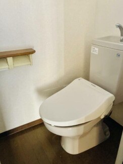 物件内観写真5　(温水洗浄便座。)