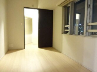 物件内観写真3　(明るい洋室！)