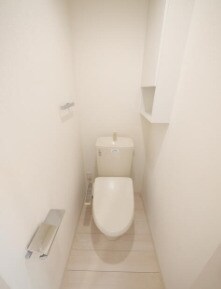 物件内観写真5　(温水洗浄便座。)