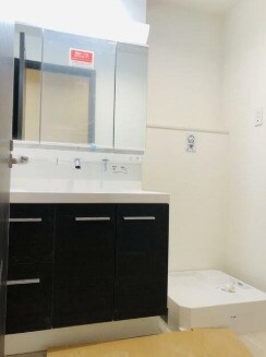 物件内観写真6　(嬉しい独立洗面台付き。)