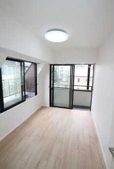 物件内観写真2　(明るい洋室！)