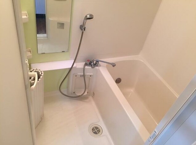 物件内観写真5　(追い焚き機能、浴室乾燥機付きバス。)