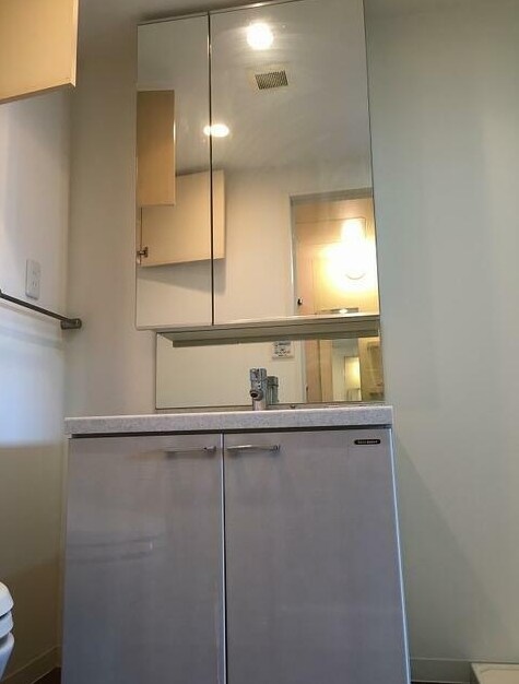 物件内観写真7　(嬉しい独立洗面台付き。)