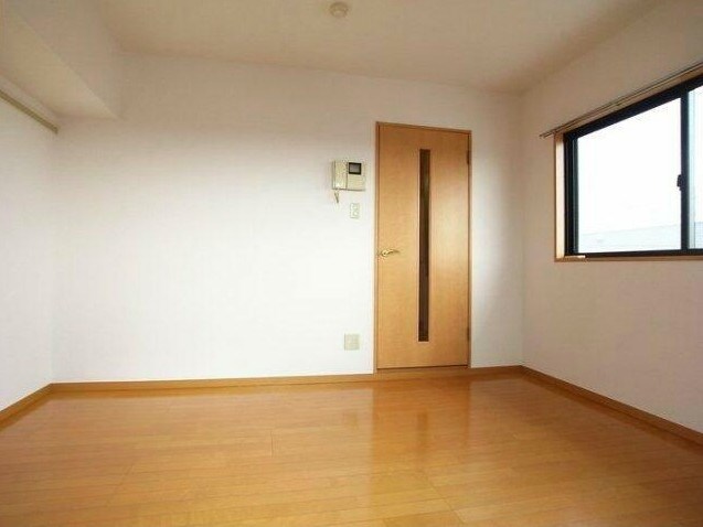 物件内観写真2　(6帖の洋室。)