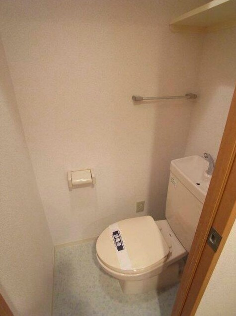 物件内観写真5　(バストイレ別！)