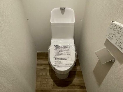 物件内観写真5　(温水洗浄便座。)