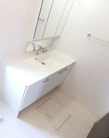 物件内観写真6　(嬉しい独立洗面台付き。)