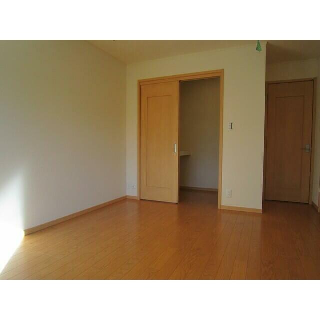 物件内観写真5　(クローゼット完備。)