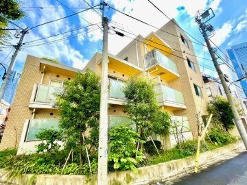 物件外観写真1　(落ち着いた雰囲気。)