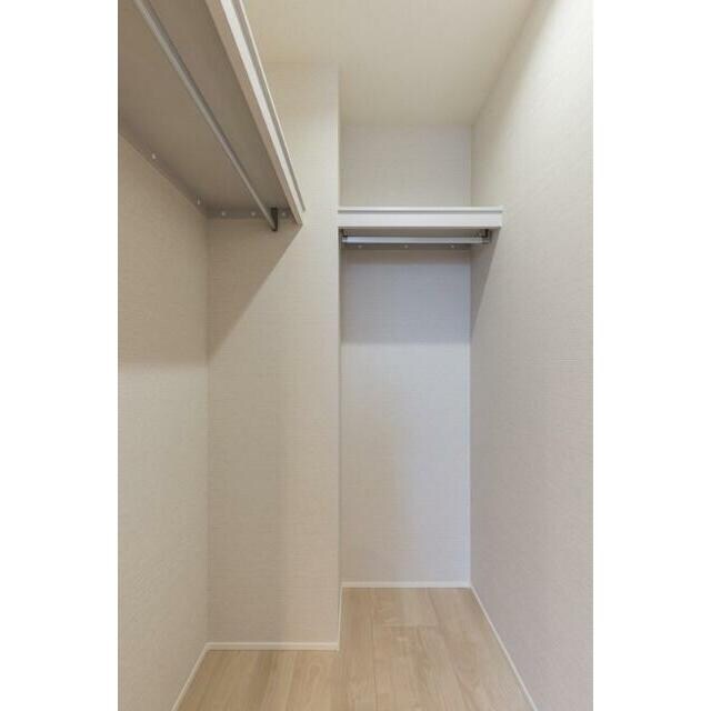 物件内観写真8　(ウォークインクローゼット完備。)