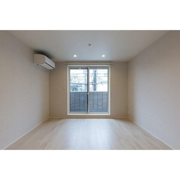 寝室(きれいなフローリング。)