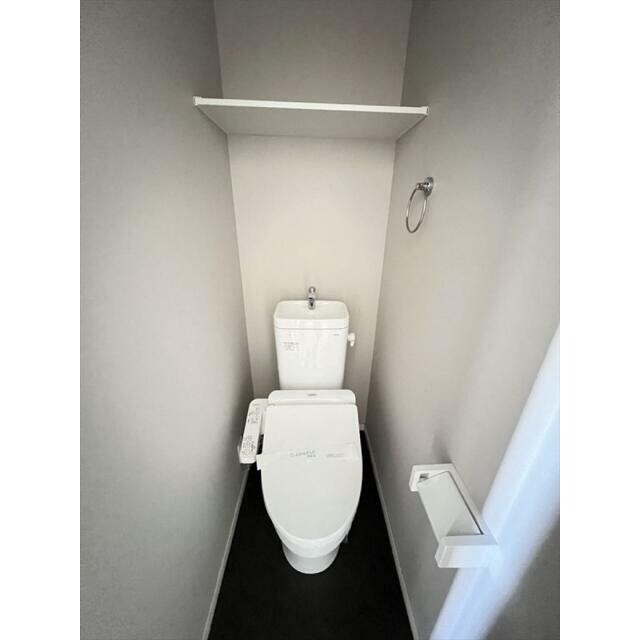 物件内観写真5　(温水洗浄便座。)