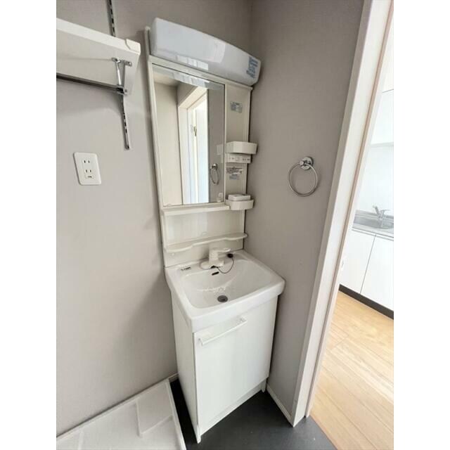 物件内観写真6　(嬉しい独立洗面台付き。)