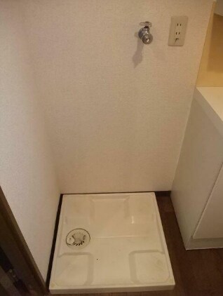 物件内観写真6　(室内洗濯機置場。)