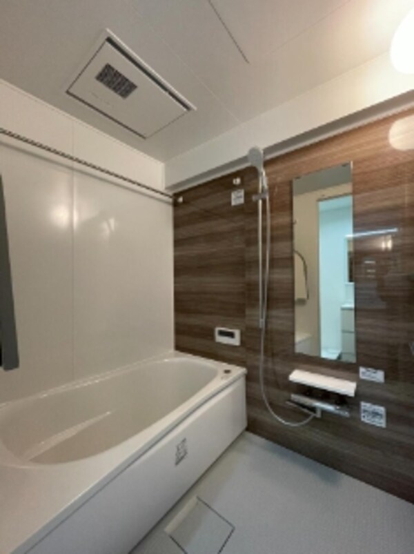 浴室(浴室乾燥機付きバス。)