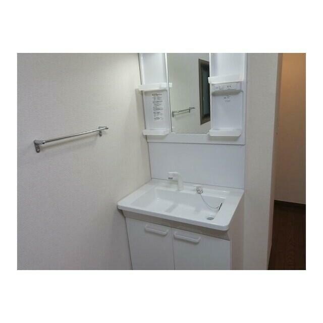 物件内観写真6　(嬉しい独立洗面台付き。)