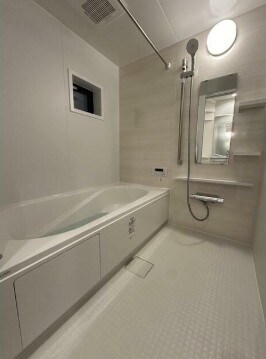 物件内観写真4　(追い焚き機能付きバス。)