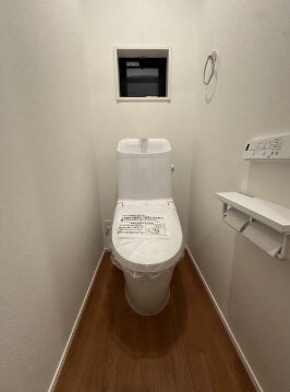 物件内観写真5　(温水洗浄便座。)