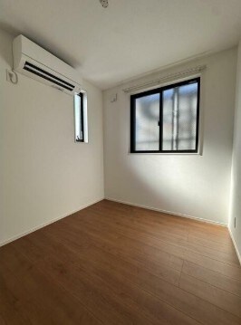 物件内観写真8　(きれいなフローリング。)