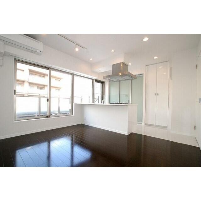 物件内観写真3　(10.3帖のきれいなLDK。)