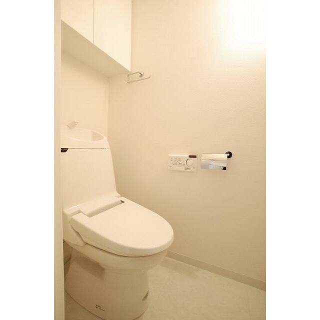 物件内観写真6　(温水洗浄便座。)