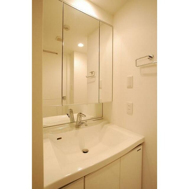 物件内観写真7　(嬉しい独立洗面台付き。)