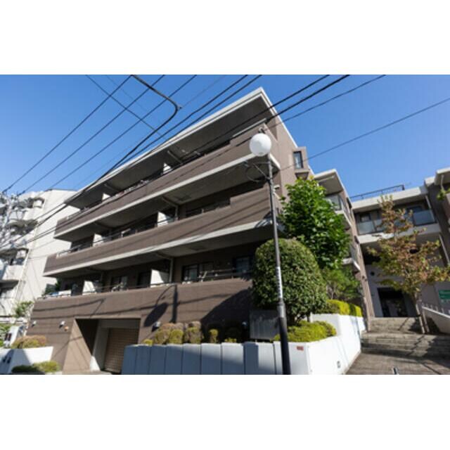 物件外観写真1　(鉄筋コンクリート造のがっちりとした建物。)